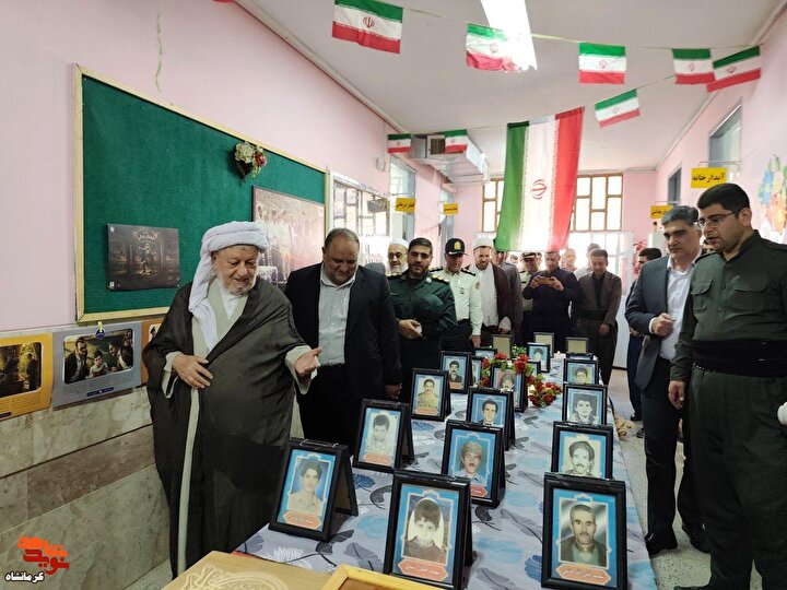 نمایشگاه یادواره رهبر شهید و شهدای دانش‌آموز و فرهنگی در پاوه افتتاح شد