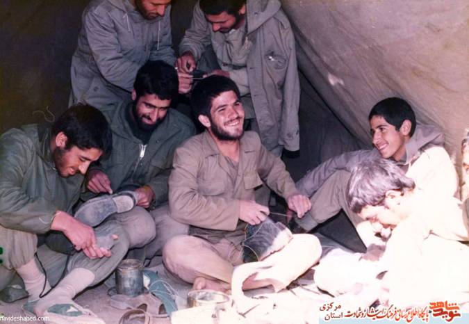 از چپ: شهید اسدالله قریشی - شهید اکبر محمدی - حمید مرادی