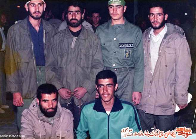 از چپ: ایستاده: محمود پاکپور - شهید اکبر محمدی - شهید حمیدمتقی زاده - سید عطااله میرکمالی - نشسته: شهید حسین آقا باقری - شهید محمود مرادی