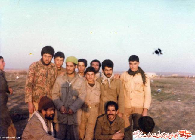از چپ: ایستاده: علی نادی - شهید علیرضا قربانلی - سید عباس هدایتی -...- محسن تمیزی - غلامی - محمود عارفی - نشسته: شهید موسی تفرشی - غلامعلی لطیفی