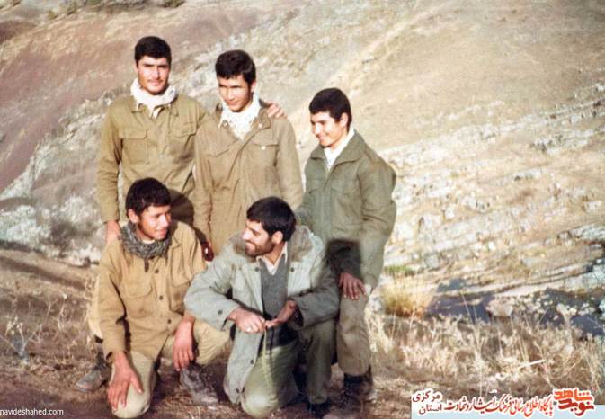 از چپ: ایستاده: محمود عارفی - سیف الله اسماعیلی - محسن تمیزی - نشسته: شهید علیرضا قربانلی - یوسف فکری