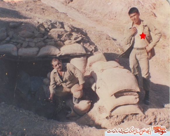ایستاده از راست تصویر شهید علیرضا میر محرابی