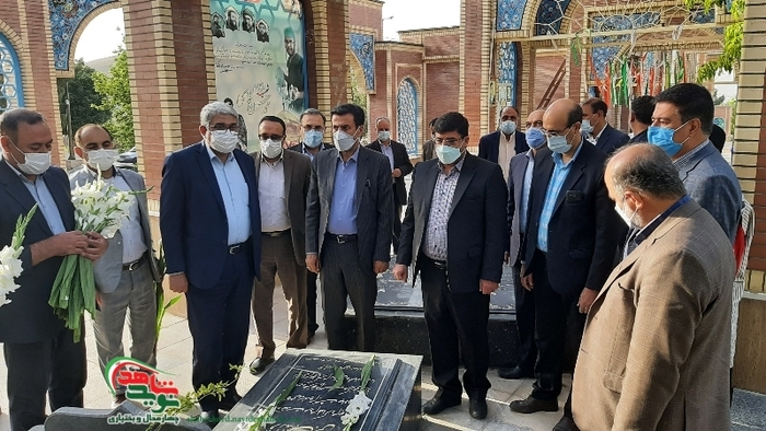 ادای احترام مهندس «پاکدل» به مقام شامخ شهدای شهرکرد