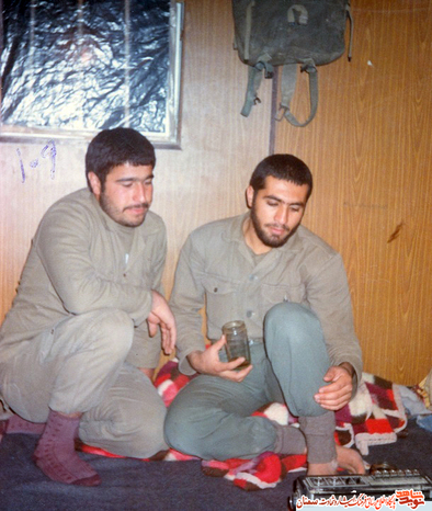نفر سمت راست شهید علی رضایی