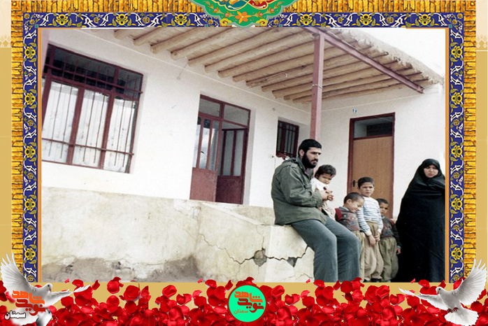 شهید حسین عربعامری با همسر و فرزندان