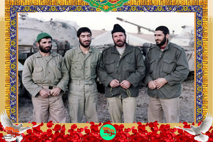 نفر سمت راست شهید حسین عربعامری
