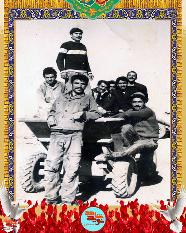 نفر اول نشسته از راست شهید تقی فدائی اسلام