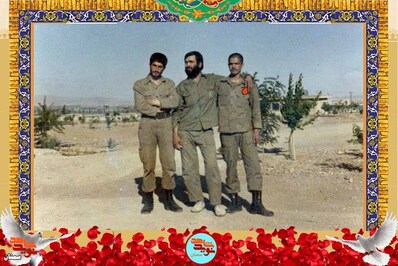 نفر سمت راست شهید محمدحسین تی‌تی