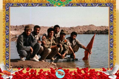 نفر دوم از راست شهید محمدحسین تی‌تی