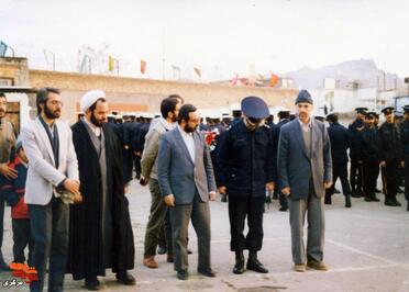 بازدید از سنگر اجتماعات داخل شهر بانی کردستان توسط فرمانده شهربانی کل کشور 1367