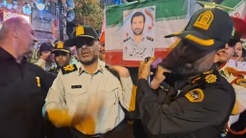 تجمع شبانه مردم زنجان در سوگ شهید مجید بهرامی