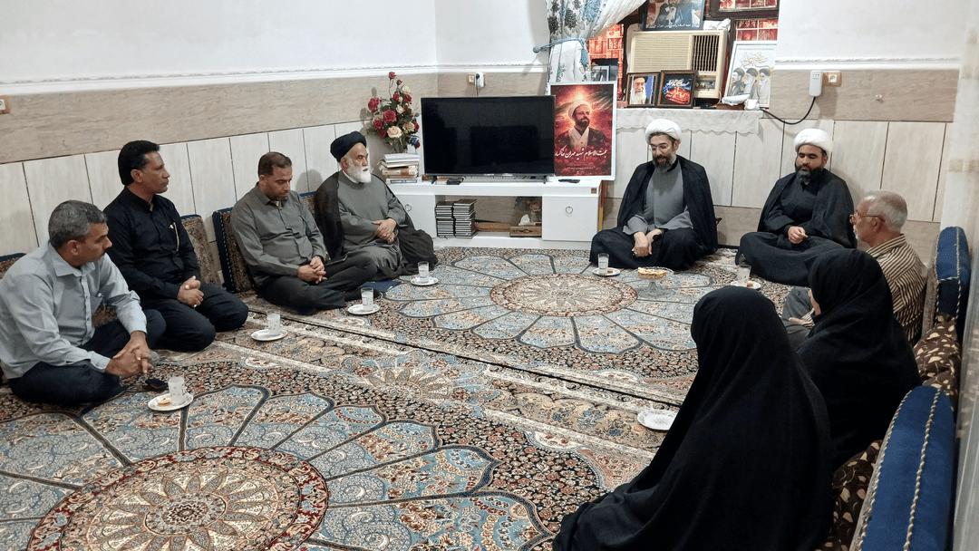 دیدار مسئولان نهاد رهبری با خانواده شهید مهران خاکسار در رودان دیدار مسئولان نهاد رهبری با خانواده شهید مهران خاکسار در رودان