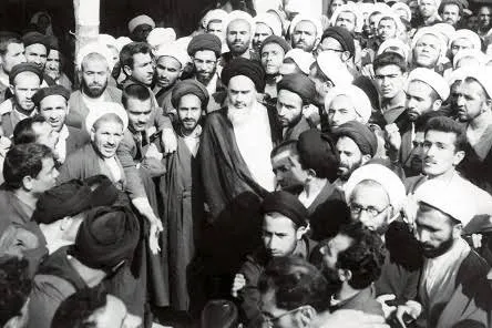چهارم آبان؛ فریاد تاریخی امام خمینی (ره) علیه کاپیتولاسیون و دفاع از استقلال ایران چهارم آبان؛ فریاد تاریخی امام خمینی (ره) علیه کاپیتولاسیون و دفاع از استقلال ایران