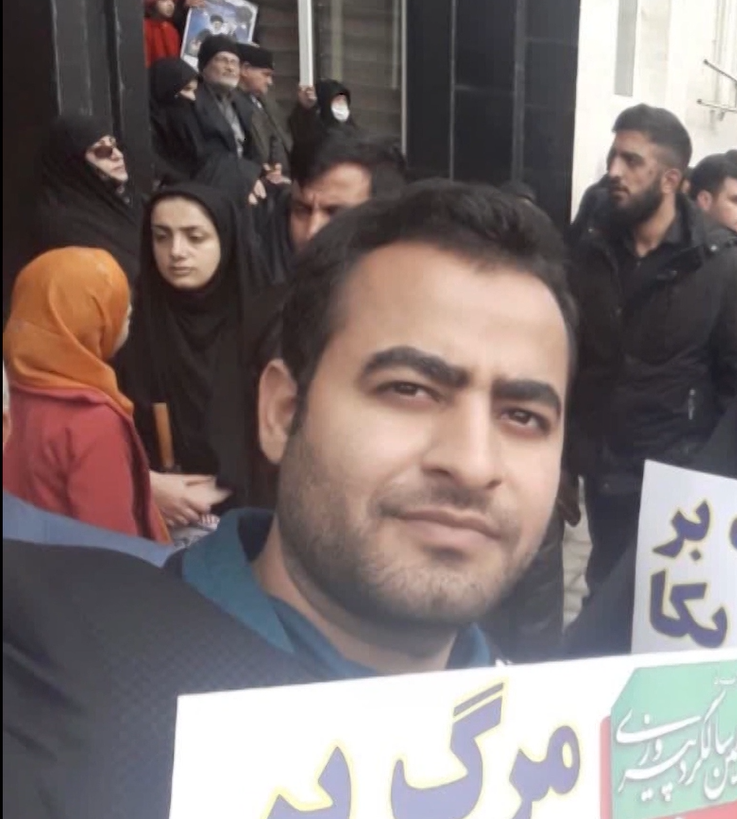 به مصطفی عزیزم که برای وطن ایستاد افتخار میکنم به مصطفی عزیزم که برای وطن ایستاد افتخار میکنم