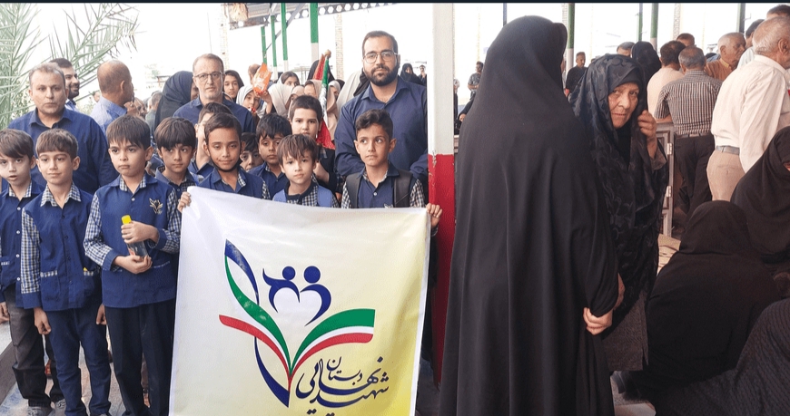 گزارش تصویری/ عطرافشانی و گل افشانی مزار ۷۴ شهید مدرسه پیروز بهبهان گزارش تصویری/ عطرافشانی و گل افشانی مزار ۷۴ شهید مدرسه پیروز بهبهان